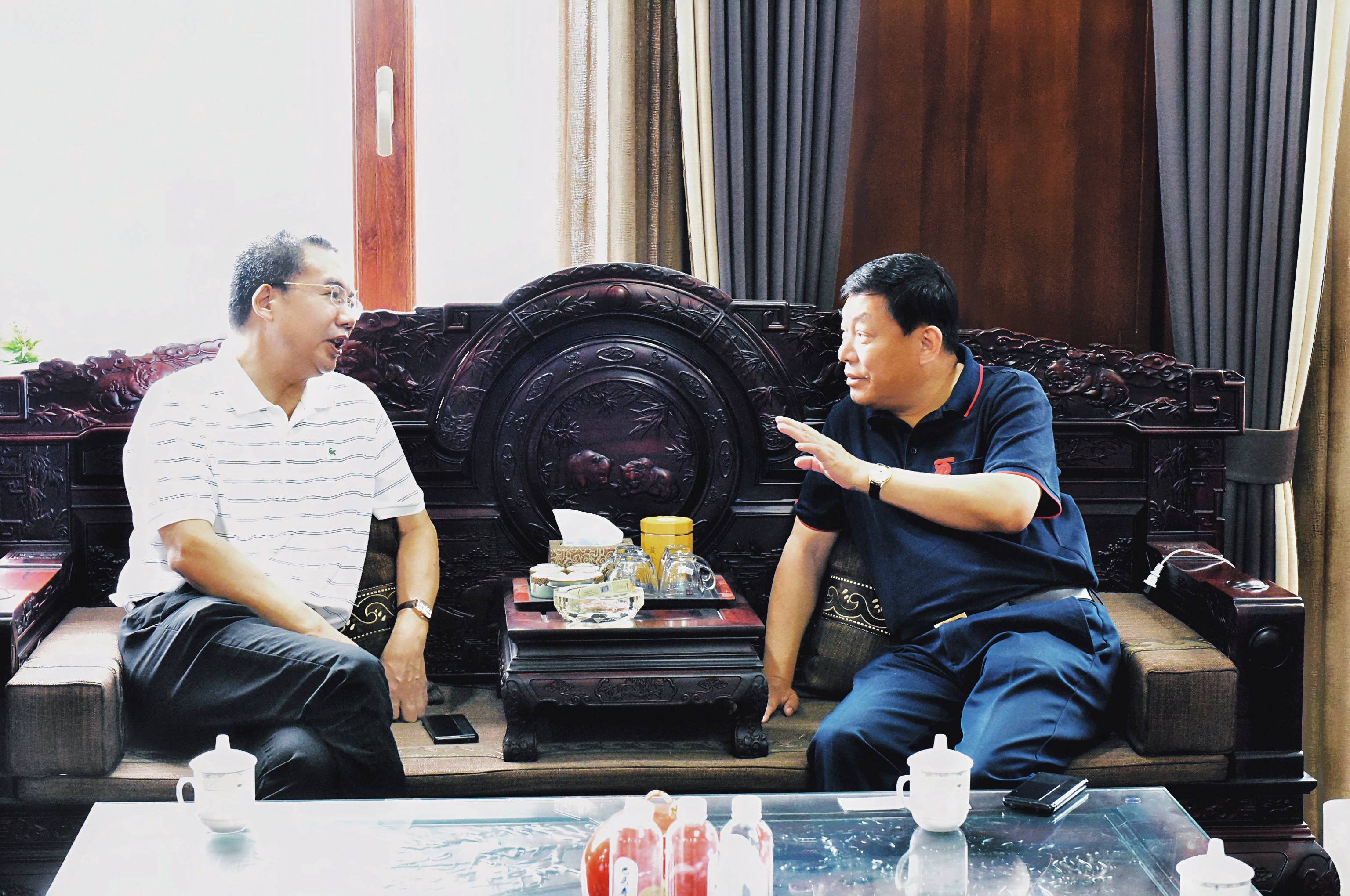 中國醫(yī)藥保健品進(jìn)出口商會(huì)會(huì)長一行來吉林北藥集團(tuán)參觀考察