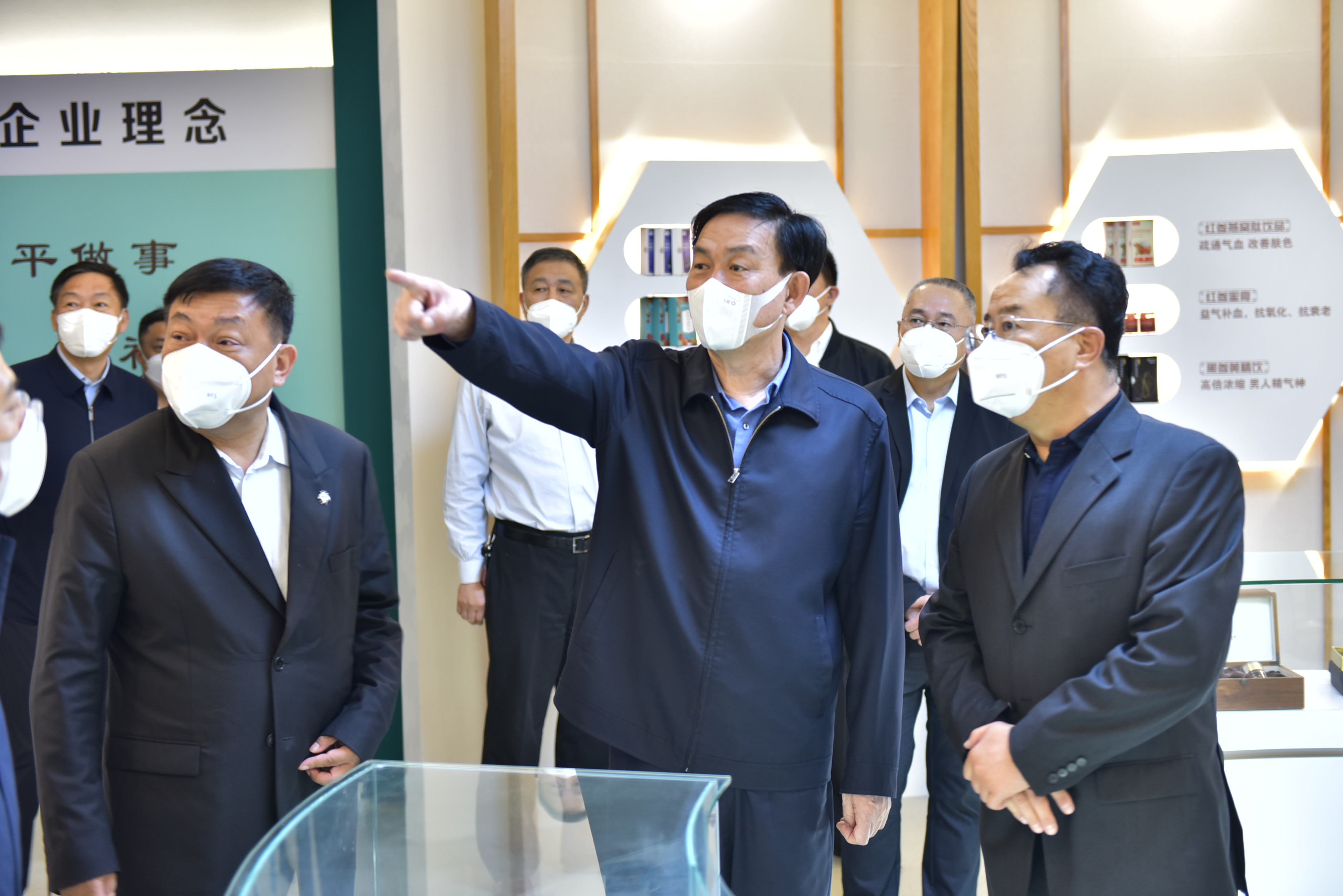 吉林省委常委、長(zhǎng)春市委書記張志軍同志就助推民營(yíng)經(jīng)濟(jì)發(fā)展到吉林北藥集團(tuán)調(diào)研