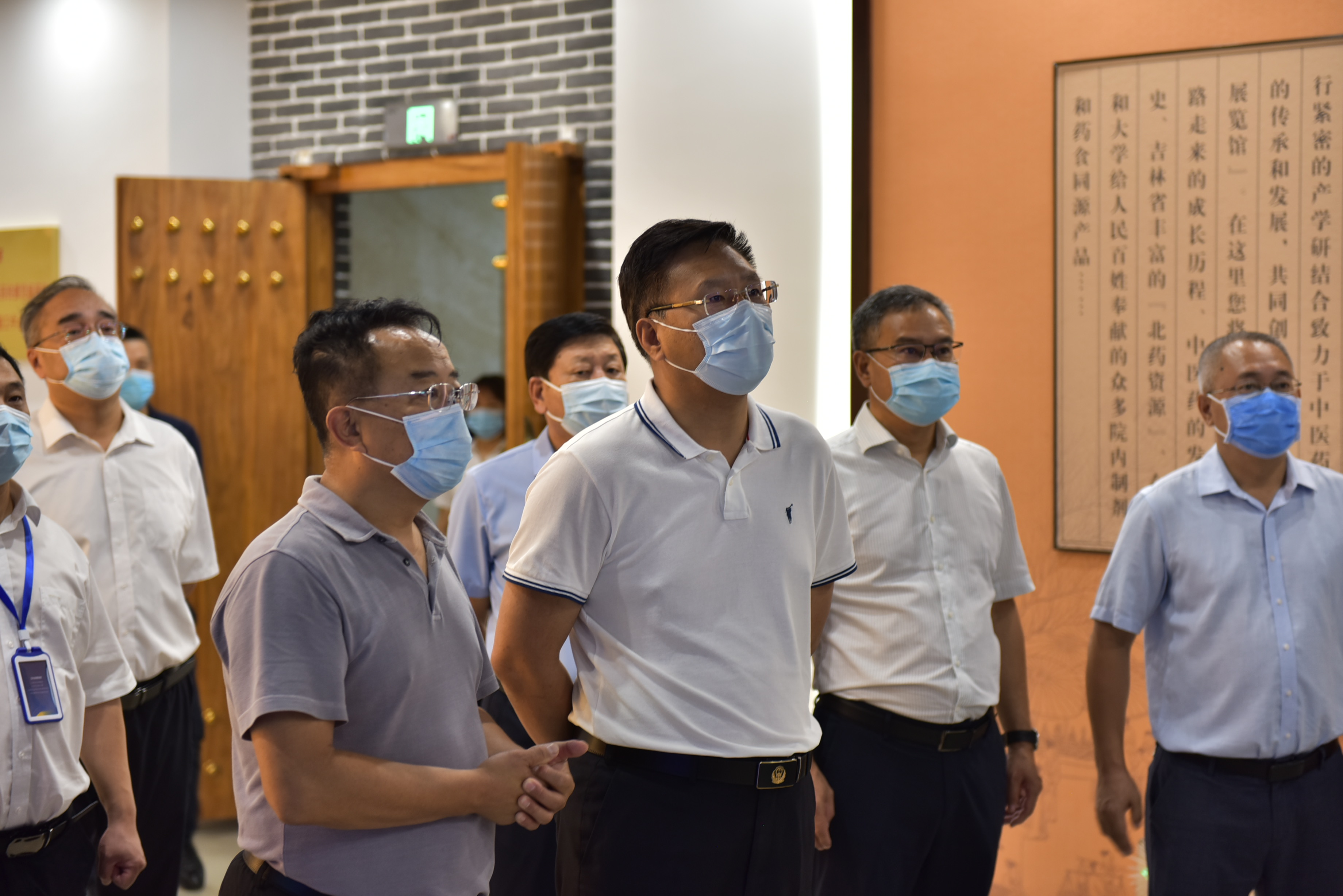 中韓示范區(qū)管委會主任劉國濤來到吉林北藥集團走訪調研